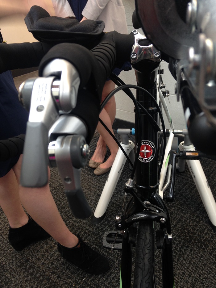 Handlebar Adaptation for Paratriathletes with a Lower Arm Amputation